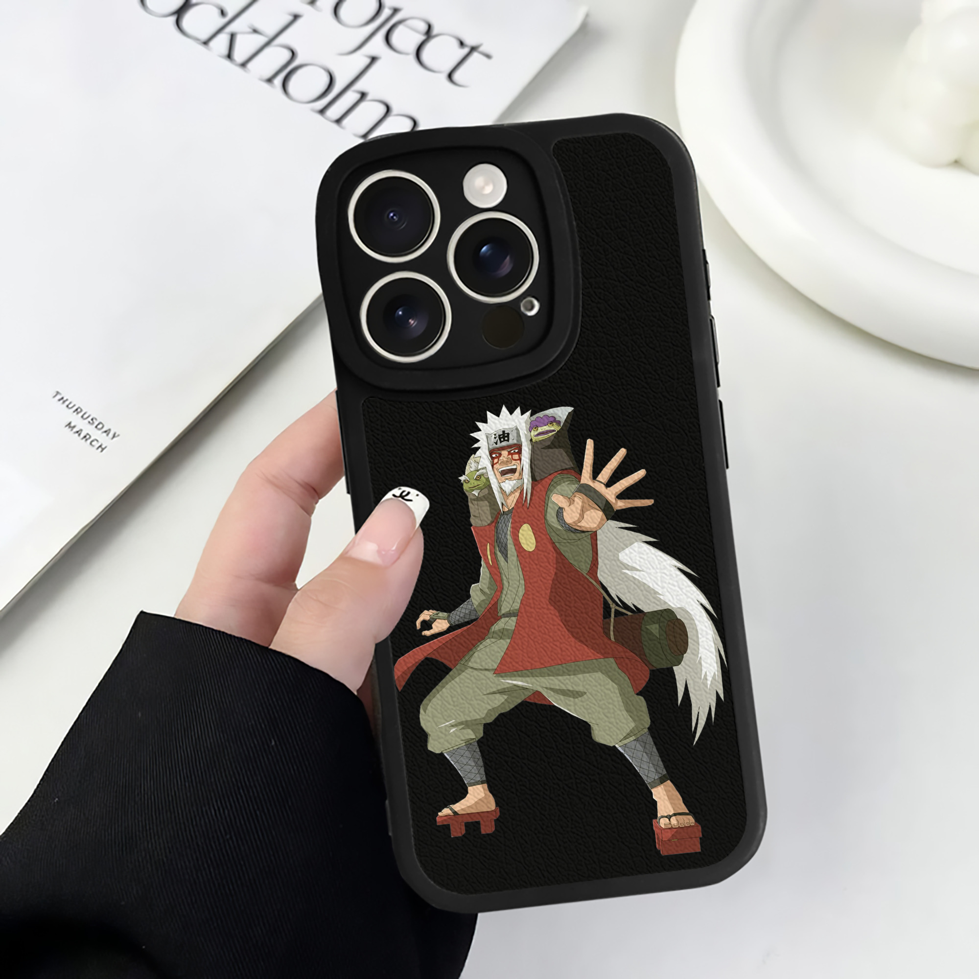 （画像用） NARUTO -ナルト- 自来也（じらいや） Jiraiya 【iPhone 16シリーズ対応】シリコンスマホケース（レザー調） 材質：シリコン